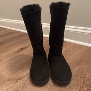 Like new Ugg Classic Tall Black Boots Womens Size 6.5